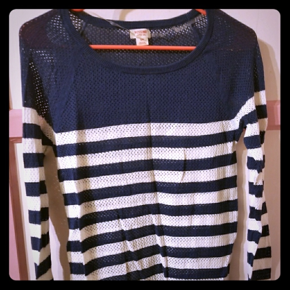 Long sleeve sweater, size small,  never worn